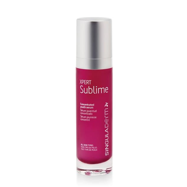 El Xpert Serum Sublime de Singuladerm es un concentrado antiedad de choque con propiedades antioxidantes y tensoras que repara el ADN celular, descongestiona, ilumina y reduce las arrugas. A través de su potente fórmula, deja una piel tersa, lisa, luminosa, corregida y uniforme, mucho más despierta y joven, tanto de inmediato como con su uso prolongado. Cómpralo aquí