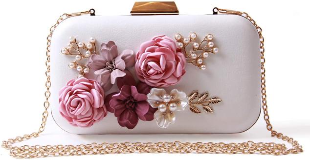 Correa de cadena desmontable, que permite usar el bolso para diferentes funciones. El embrague de flores le proporciona una belleza impresionante. Precio: 74,99 €.