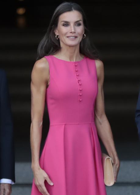 Imagen - La reina Letizia frente al Teatro Real.