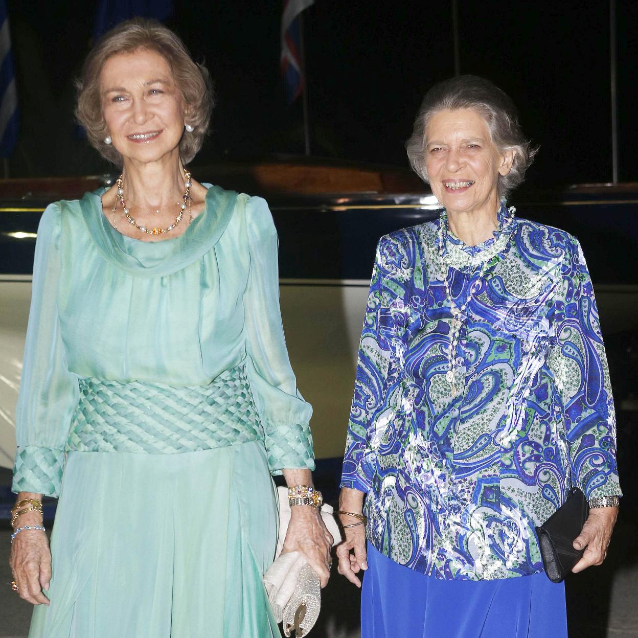 La reina Sofía junto a su hermana Irene de Grecia.