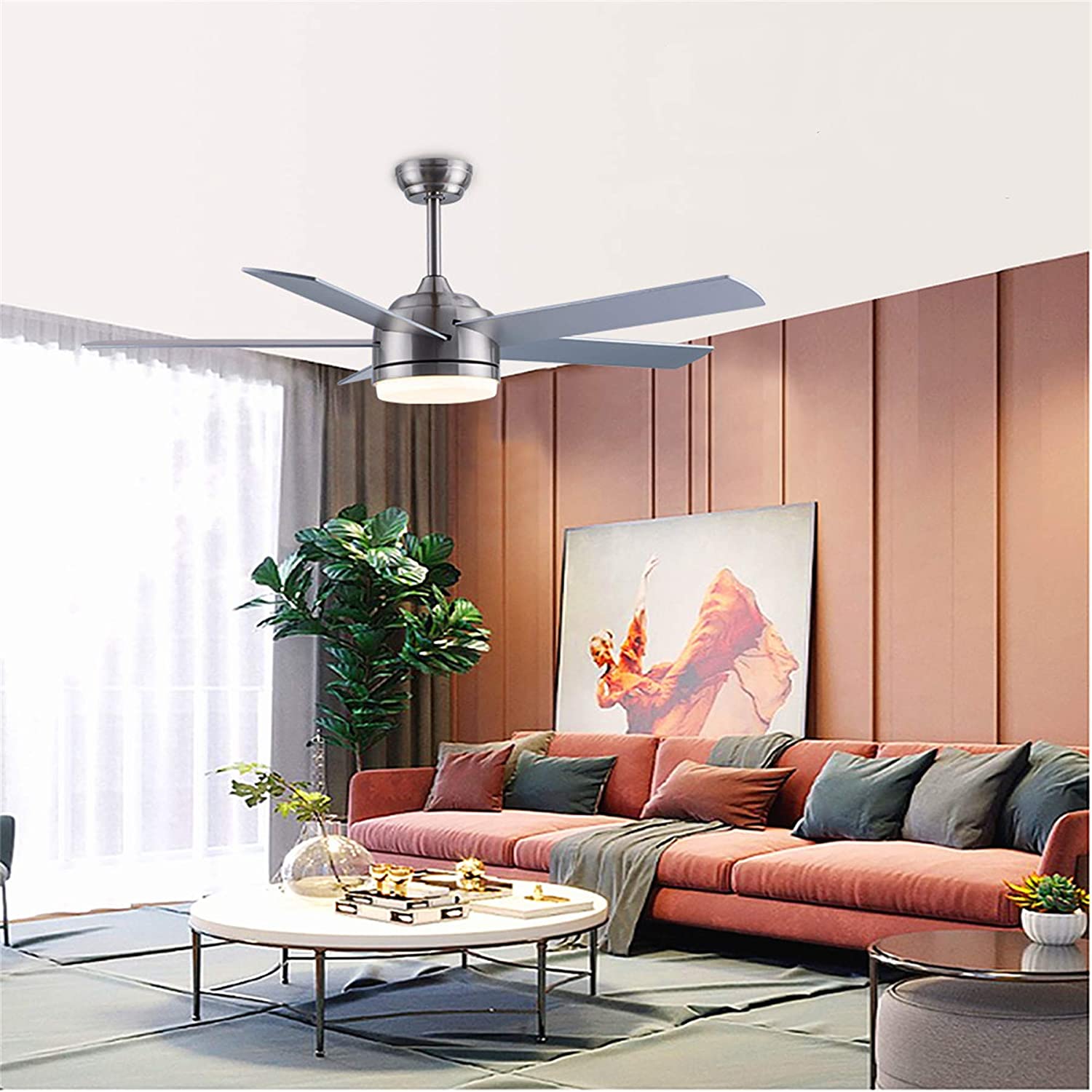 Esta lámpara de techo con ventilador de CJOY (169 euros en Amazon), además de iluminar y climatizar tu casa con su función invierno/verano, es silencioso, fácil de instalar y muy decorativo.  Cómpralo aquí