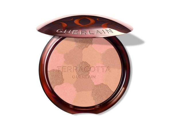 Los Terracotta Light de Guerlain combinan tonos dorados y colores vitaminados para dar un aspecto saludable.  Cómpralo aquí