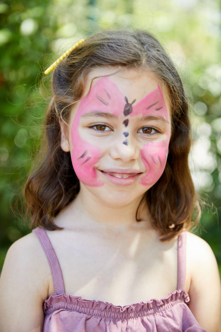 Durante todo el día, las familias pudieron también enseñar a sus hijos la importancia del trabajo en equipo en el espacio multiaventura de escalada y en el espacio de tiro con arco. Por no hablar de las caras de felicidad de los pequeños tras realizarse su primer tatuaje temporal o convertirse en princesas, gatos, ratones o superhéroes gracias a nuestros artistas pintacaras. 