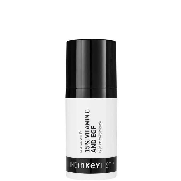 El 15% Vitamin C and EGF Serum de The Inkey List hará que tu piel rejuvenezca gracias a su poderosa fórmula que solo combina tres activos, pero en la mejor mezcla de acción sinérgica para estimula el colágeno y restaurar el daño a todos los niveles. Incluye un 15% de vitamina C (el porcentaje recomendado por expertos de máxima efectividad), el péptido EGF y ácido fítico, restaurando por completo la firmeza, elasticidad, luminosidad y el tono uniforme de la tez. Cómpralo aquí