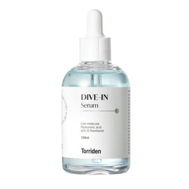 DIVE-IN Low Molecule Hyaluronic Acid Serum de Torriden ofrece la más alta dosis de hidratación y rejuvenecimiento de la piel. Este sérum se formula con una mezcla de varios tipos de ácido hialurónico de diferentes pesos moleculares que penetran en todas las capas de la piel para hidratar, tersar y rellenar, con la ayuda del madecassoside, las ceramidas y el pantenol. La elasticidad y firmeza se ven potenciadas y las arrugas minimizadas. Cómpralo aquí