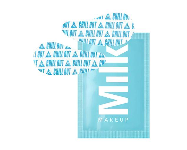 Los Cooling Water Eye Patches de Milk Makeup contienen cafeína, agua de mar y lavanda.  Cómpralo aquí