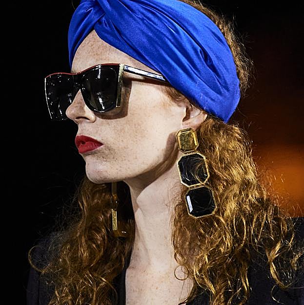 Imagen principal - Consigue unos rizos ochenteros perfectos con la mascarilla Elvive Dream Long Non-Stop Rizos Definidos de L'Oréal Paris (9,95 €) y la Mousse Au Lotus Volumatrice de Leonor Greyl (39,90 €).