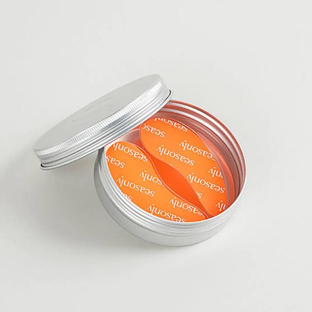 Parches para los ojos universales diseñados para el contorno de ojos. Esta zona tan delicada y sensible requiere una atención especial. Los parches para los ojos son reutilizables y potencian la penetración de los activos de tu crema para el contorno de ojos habitual. Precio: 24,99 euros en Sephora. Cómpralo aquí