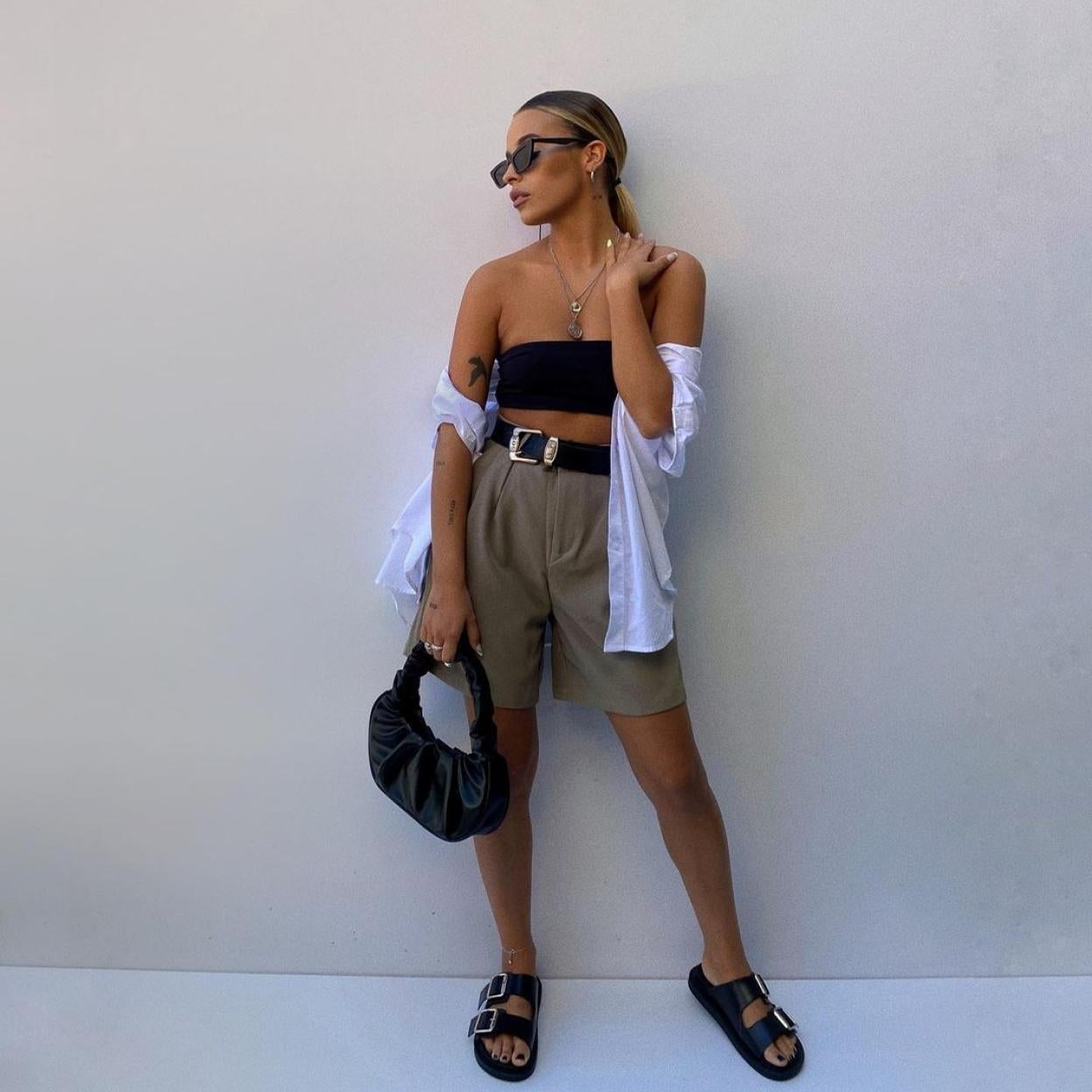 Las bermudas low cost mágicas que disimulan tripa y alargan las piernas son las favoritas de las mujeres de más de 50 años