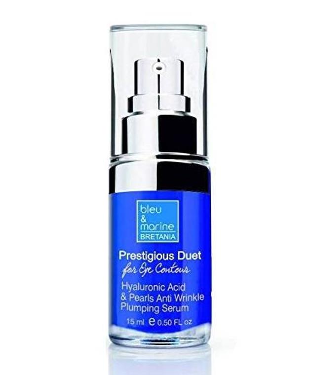 El Prestigious Duet for Eye Contour de Bleu & Marine es un sérum rellenador efecto lifting instantáneo que disminuye bolsas, flacidez y arrugas en el párpado superior y el contorno, así como revitaliza y deja una mirada radiante, sin rastro de ojeras, que tiene resultados idénticos con su uso prolongado. Está formulado con argireline al 10%, vitaminas A y E, ácido hialurónico y bio-proteínas. Cómpralo aquí