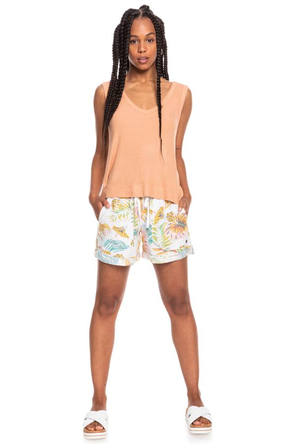 Short en tejido de lino con estampado botánico tropical multicolor, cintura elástica ajustable mediante cordones y bolsillos delanteros y posteriores. Lo comprarás rebajado a 23,99 euros. Cómpralo aquí