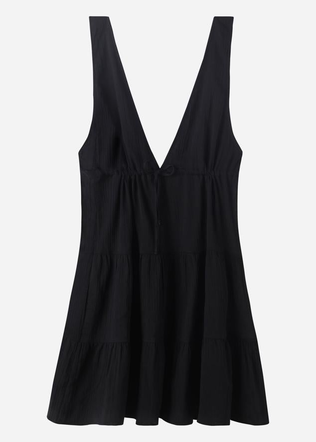 Vestido corto de algodón fluido. Tiene escote delantero y trasero en forma de V. Cabe destacar su falda de volantes que genera movimiento. Es de Calzedonia. Precio: 29,90 €.