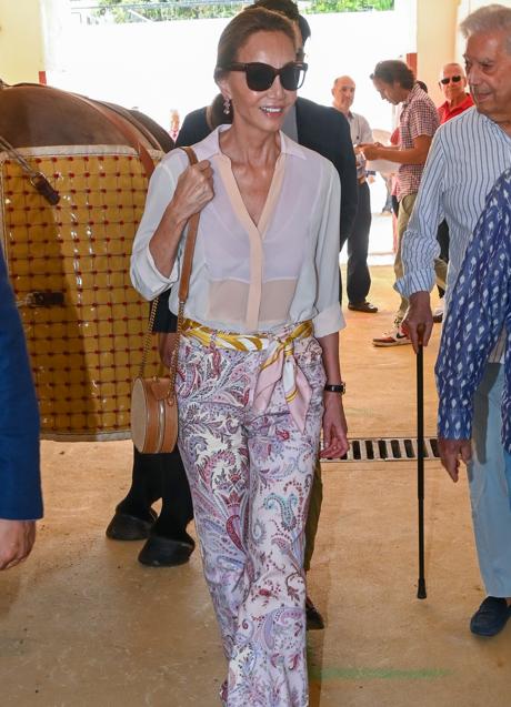 Imagen - Isabel Preylser con un look con pantalones estampados. / GTRES