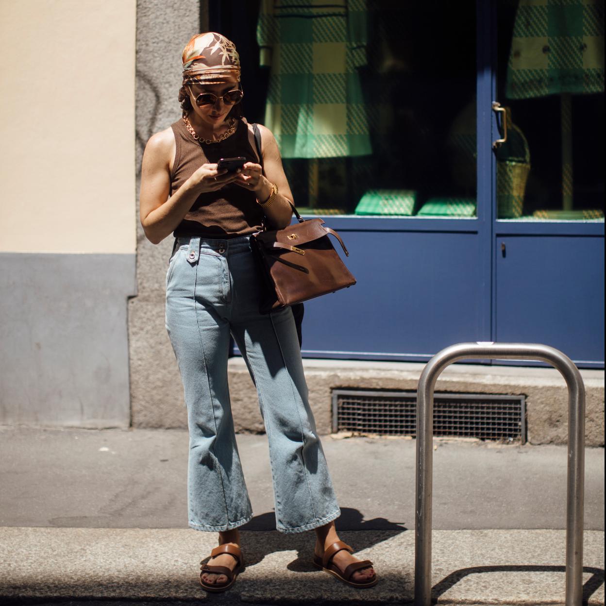 Las sandalias planas son la mejor opción para ir cómoda en verano.