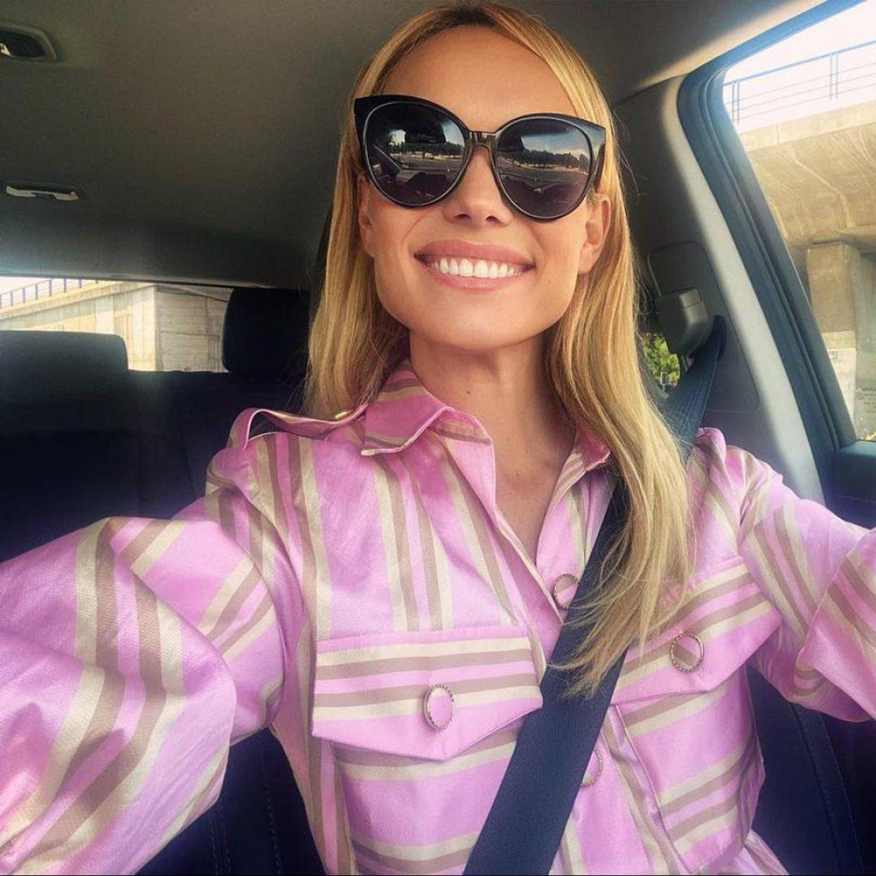 Pincha en la foto para ver los vestidos de estampado floral que lo tienen todo: fresquitos, cómodos y rejuvenecedores