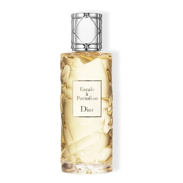 Escale À Portofino de Dior huele a la esencia del verano mediterráneo. Esta fragancia se compone de notas de bergamota de Calabria, cedro de Italia, petitgrain de Sicilia, almendra amarga, azahar y ciprés, aportando un aroma robusto, fresco, luminoso, suave, enérgico y ligeramente dulce, como irse de crucero. Cómpralo aquí