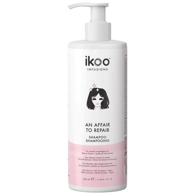 An Affair to Repair Shampoo de Ikoo rapara, equilibra y limpia el cabello seco y tratado químicamente. Elimina las impurezas y la acumulación de grasa, hidrata, nutre, suaviza, intensifica la luminosidad y refuerza los mechones a través de la mezcla de extracto de quinoa, semilla de girasol, pantenol y hoja de árbol sen itálico. Cómpralo aquí