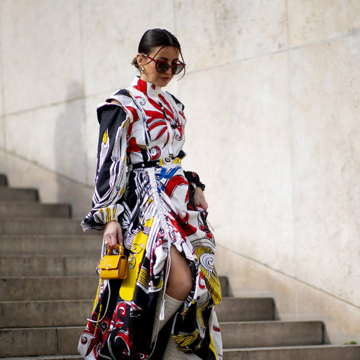 Pincha en la foto para ver los vestidos de estampado floral que lo tienen todo: fresquitos, cómodos y rejuvenecedores