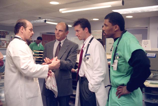 Una de las series más esperadas de 2022 no es un estreno sino la llegada al catálogo de HBO Max, que se producirá el 17 de julio, de la celebradísima por la producción médica estrella de los años 90. Lugar de nacimiento profesional de estrellas del cine y la televisión como Juliana Margulies y George Clooney entre otros, e inspiración de todas las que vinieron después, esta producción creada por el escritor de best-sellers Michael Crichton es la opción perfecta para engancharte a una serie todo el verano, ya que está compuesta por 15 temporadas y 331 episodios.