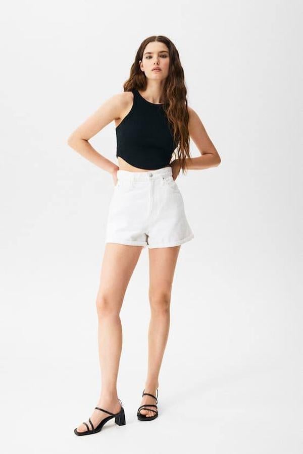 Estas bermudas vaqueras de Pull&bear tienen un diseño de corte paperbag y una cintura elástica.