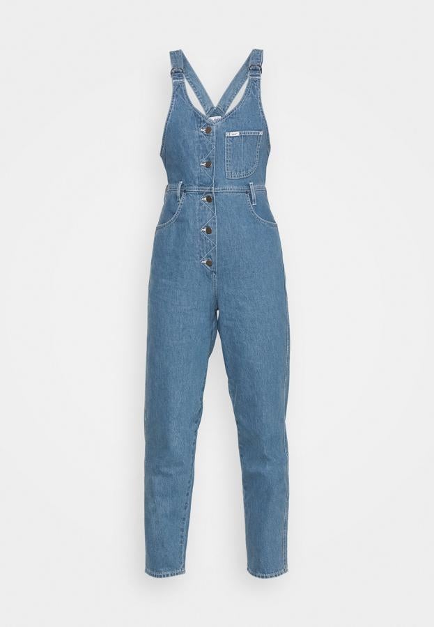 Un clásico indiscutible en petos vaqueros con botonadura y pequeño bolsillo frontal. Es de Lee. Precio: 77,95 €. 