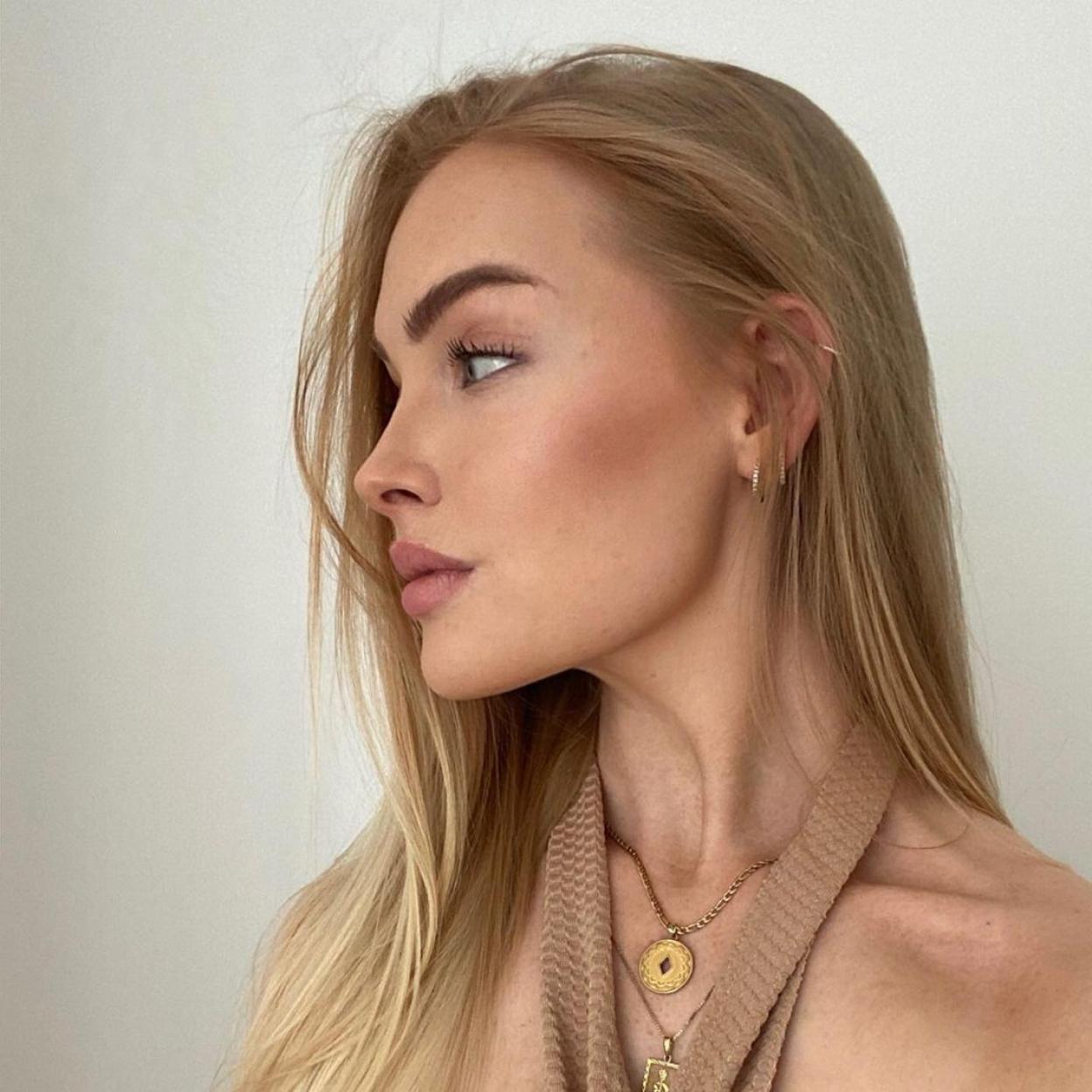 Los trucos de maquillaje antiedad que hidratan tu piel y la dejarán súper bonita porque quitan años