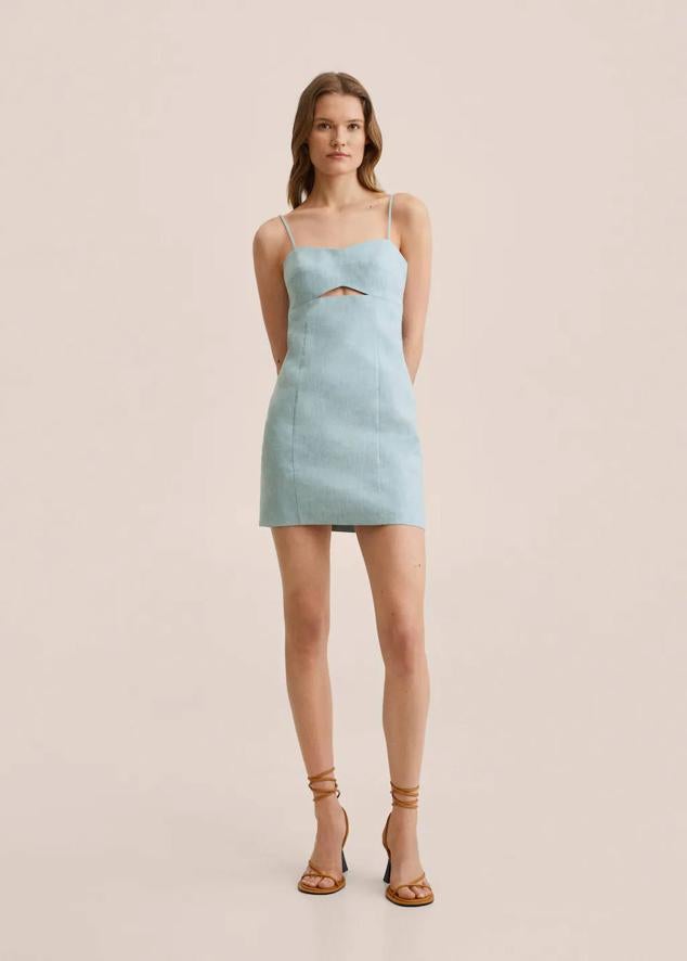 Terminamos con este vestido de Mango en azul celeste que tiene un diseño corto y entallado.
