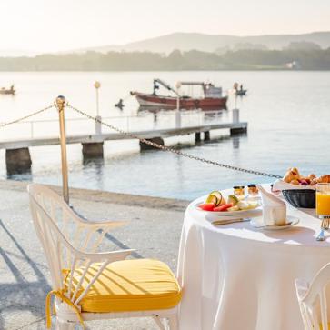 Imagen secundaria 1 - Foto del hotel, del desayuno y del balneario del complejo.