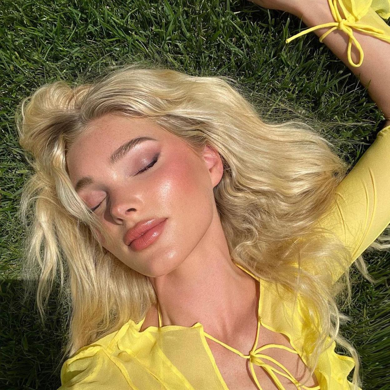 El protector solar más vendido contiene vitamina E, sandía y deja la piel efecto glow