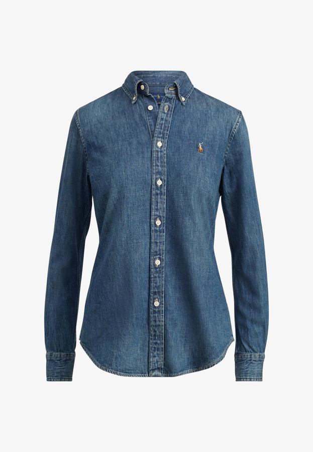 Ajustada y perfecta para realzar tu silueta. Su largo clásico es todo lo que necesitas para cualquier día de la semana. Es de Ralph Lauren. Precio: 139,95 €.