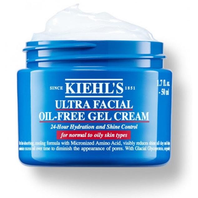 Con efecto matificante, perfecto para el exceso de brillos, el Gel Crema Facial Oil Free regula el exceso de sebo consiguiendo una piel con buena apariencia durante 24 horas. Su fórmula contiene Glicoproteína Glacial que hidrata de manera intensa la piel y no cuenta con alcohol, fragancia o parabenos, enemigos de las pieles grasas. (30,50 euros)