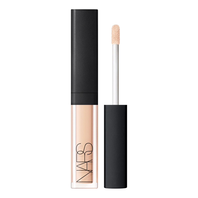 El corrector multifuncional de NARS tiene un acabado luminoso con una textura fluida. Conseguirás una piel suave y con efecto buena cara al instante. Precio: 15,99 €. 