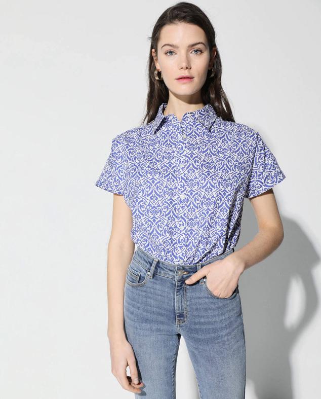 El Corte Inglés nos trae esta camisa de Easy Wear que está disponible en rojo, azul y negro.
