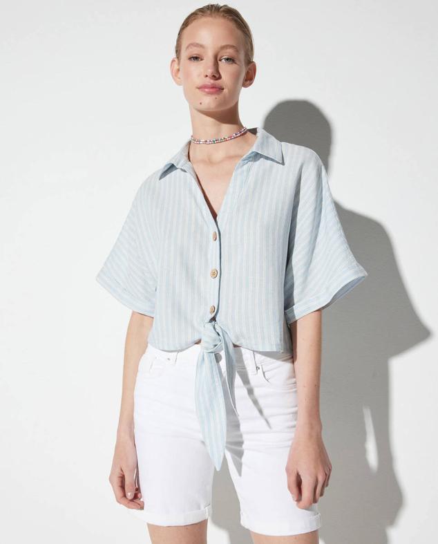 Esta camisa de Easy Wear de color azul claro y con estampado de rayas la puedes comprar en El Corte Inglés.