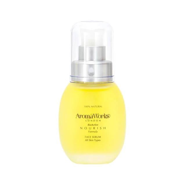 Rejuvenate Face Serum Oil de Aromaworks es un tratamiento diseñado para pieles maduras que corrige los signos visibles del envejecimiento y revitaliza el aspecto. Su fórmula emplea una mezcla de aceite de espino amarillo, sándalo, neroli, jojoba, moringa, rosa y zanahoria ricos en vitaminas A y C, para potenciar el colágeno y minimizar arrugas, flacidez, opacidad y manchas. Cómpralo aquí