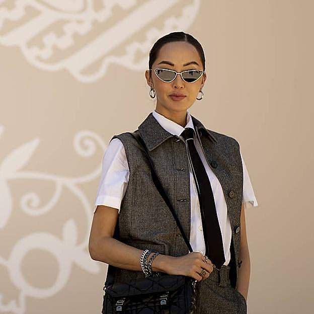 Dos bases de maquillaje en barra para llevar en el bolso y corregir imperfecciones en cualquier momento