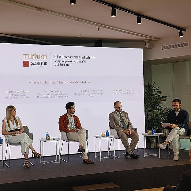 Uno de los momentos de la mesa redonda Más cerca de Matrix.