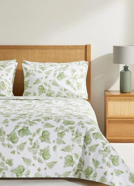 Imagen - Una fund nórdica de El Corte Inglés en espampados florales verdes para vestir el dormitorio.