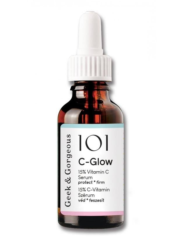 C-Glow de Geek&Gorgeous es un sérum de vitamina C con acción antioxidante que combate el daño de los agresores ambientales, hidrata, aporta luminosidad, iguala el tono y reduce los signos de fatiga y edad. Contiene un 15% de vitamina C, el porcentaje de mayor efectividad de este activo para atenuar pigmentación y aumentar la producción de colágeno. Mientras, el ácido ferúlico y la vitamina E potencian sus beneficios.