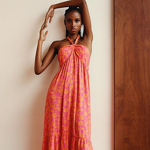 El vestido midi multiposición y versátil de Lefties que te permite dos looks en uno (y cuesta menos de 20 euros)