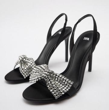 Imagen secundaria 1 - El look de Zara que ha convertido a Chenoa en la más elegante: el top de Kate Moss y zapatos joya que vas a querer copiar