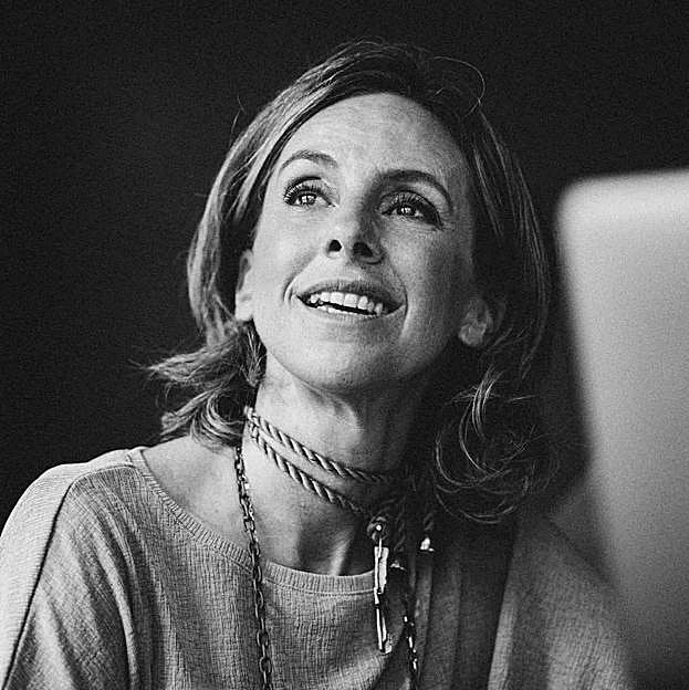 Charo Casteres, la diseñadora de joyas personalizadas que revolucionan las emociones