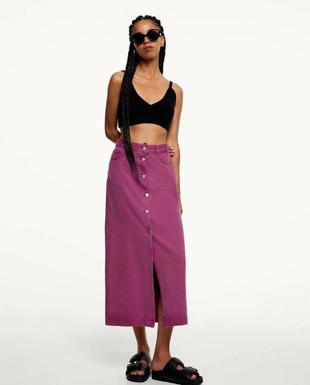 Esta falda de Parfois en color rosa ha sido confeccionada con un tejido 100% de algodón.