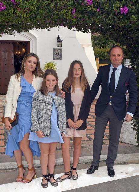 Imagen - María del Prado con sus hijas y su mario, Pablo de Hohenlohe.