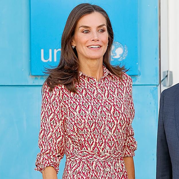 Letizia se pone un vestido de Leonor: el diseño barato y made in Spain que la reina le ha quitado a su hija la princesa