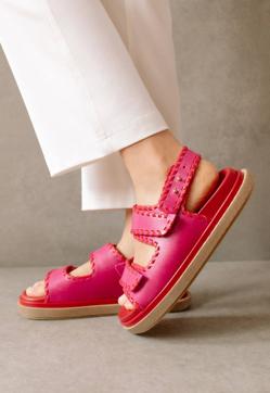 Imagen secundaria 2 - Estas son las sandalias made in Spain rebajadas y  favoritas de las influencers que arrasan este verano