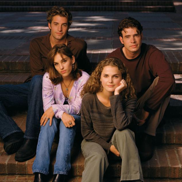 La primera serie del posteriormente alabado J.J Abrams llega a Disney + con sus cuatro temporadas y 84 episodios. Estrenada a finales de los 90, la historia se centra en los años universitarios de Felicity Porter y su grupo de amigos en Nueva York. Responsable de la educación sentimental de millones de adolescentes, está protagonizada por Keri Russell (The Americans), Scott Speedman (Anatomía de Grey) y Scott Foley (Scandal).