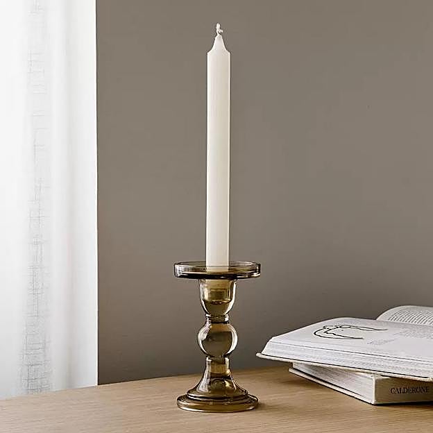 Los candelabros derrochan elegancia y suman diseño en cualquier habitación.