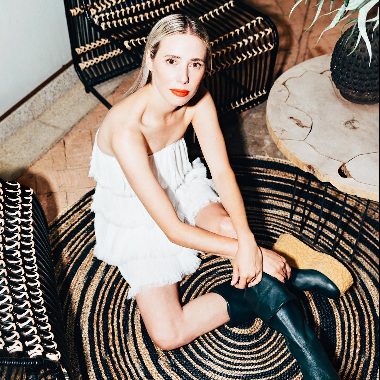 Estilismo: Gervasio Pérez. Maquillaje y peluquería: Antonio Romero. Asistente de estilismo: Julieta Sartor. Asistente de fotografía: Nano Haz. Agradecimientos: Adriana Nicolau (adriananicolau.es).