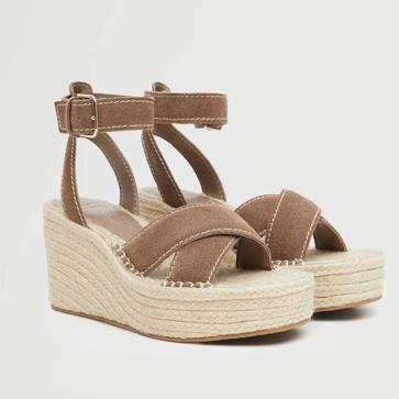 Imagen secundaria 1 - Las tres sandalias con cuña de las rebajas de Mango